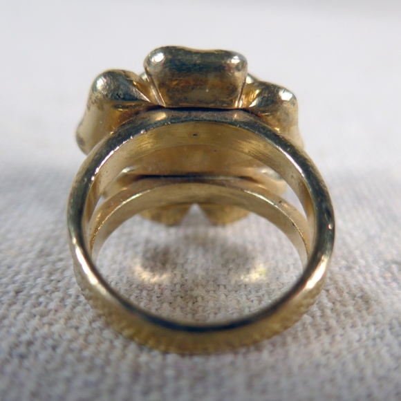 Banana Republic Women Size 6 Enamel Flower Cocktail Ring - Picture 6 of 9